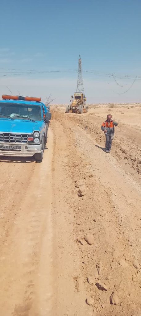کاشت 1000نهال در حاشیه محور آزاد راه شرق جهت جلوگیری از مخاطرات ناشی از طوفان شن