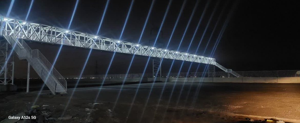 عملیات نصب روشنایی پل عابر پیاده و آشکارسازی پل